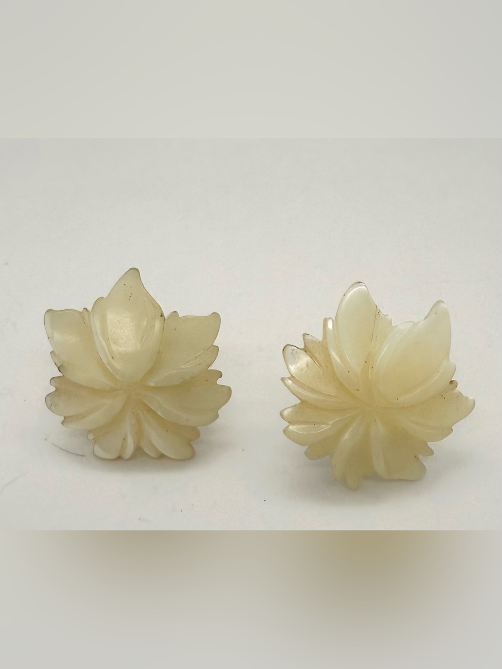 Vintage Carved Mother of Pearl MOP SHELL Floral Stud Earrings